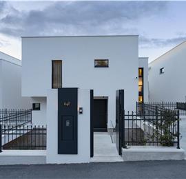 Selection of 5 bedroom seafront villas with pool on Ciovo near Trogir, sleeps 10